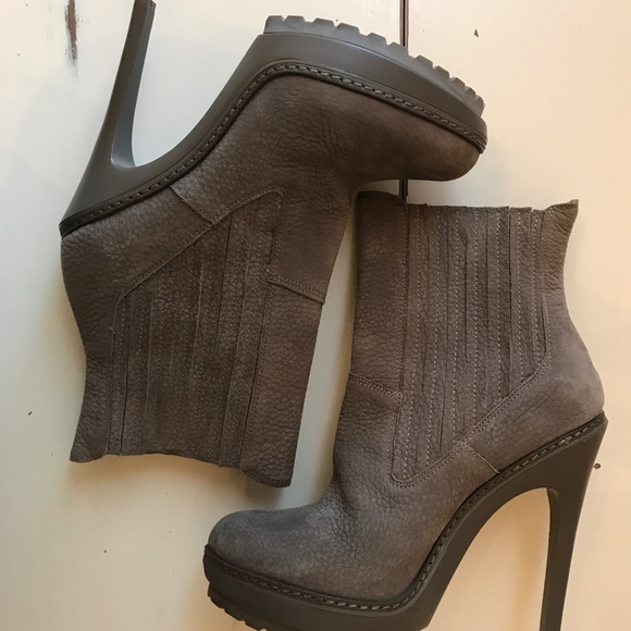 BCBG MAX AXRIA LEATHER GREY 👢 - Picture 3 of 6